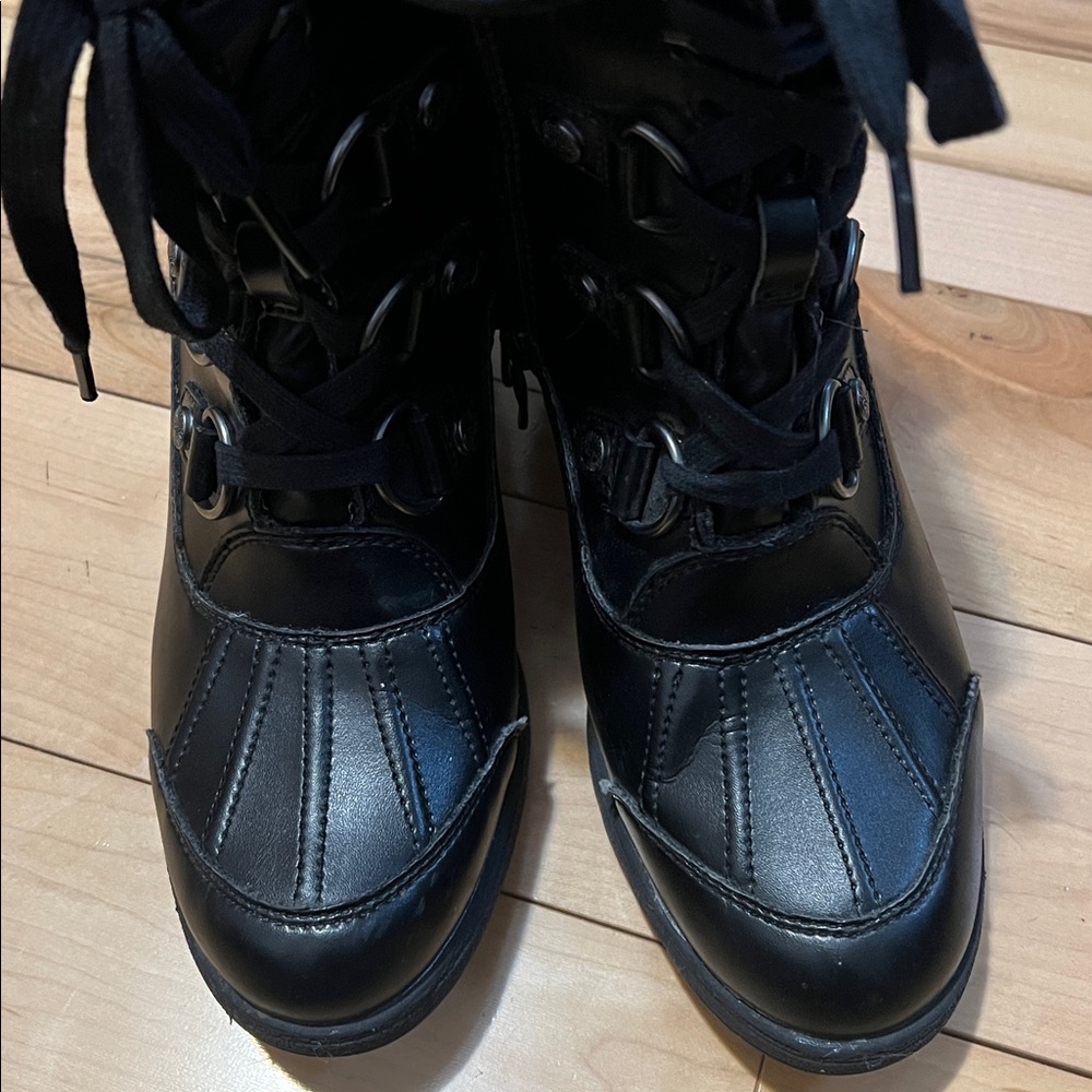 Elegant Black Women's Winter Boots - Picture 15 of 16